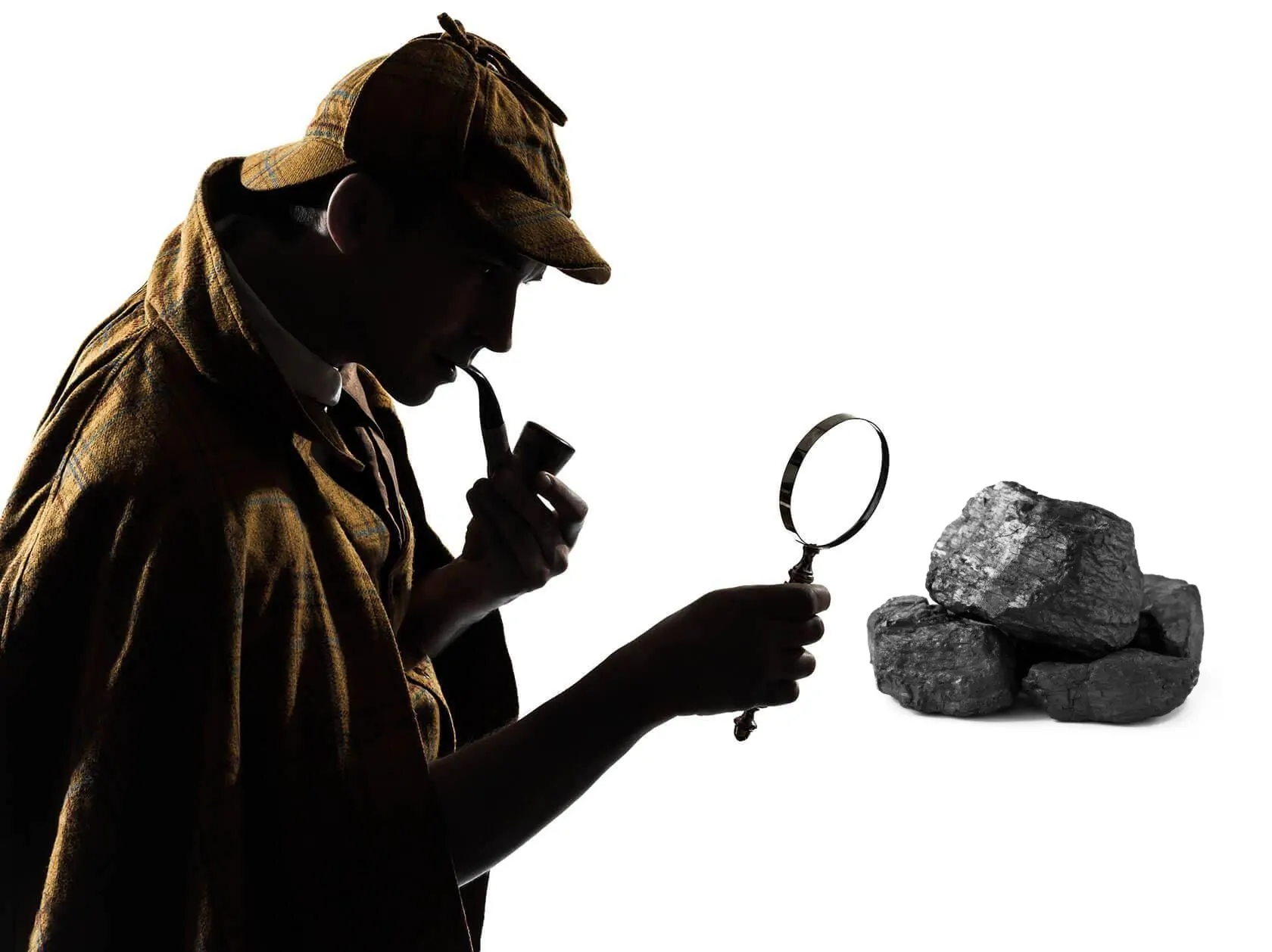 Zdjęcie przedstawiające postać Sherlocka Holmesa badającego lupą węgiel w celu sprawdzenia, czy jest on dobrej, czy złej jakości.